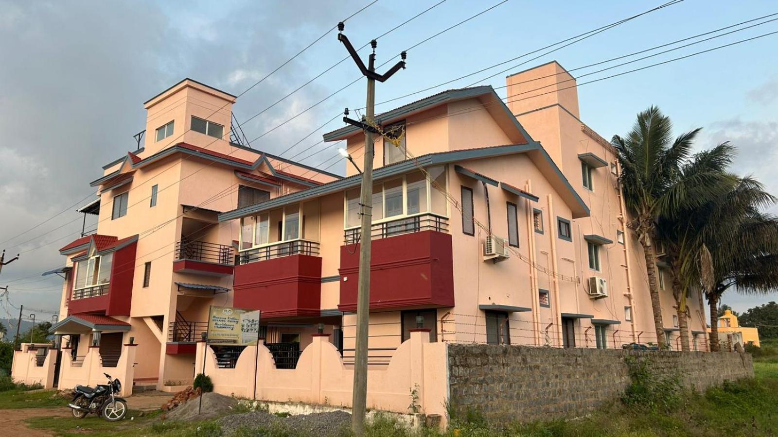 Breeze Valley Residency Lodge *